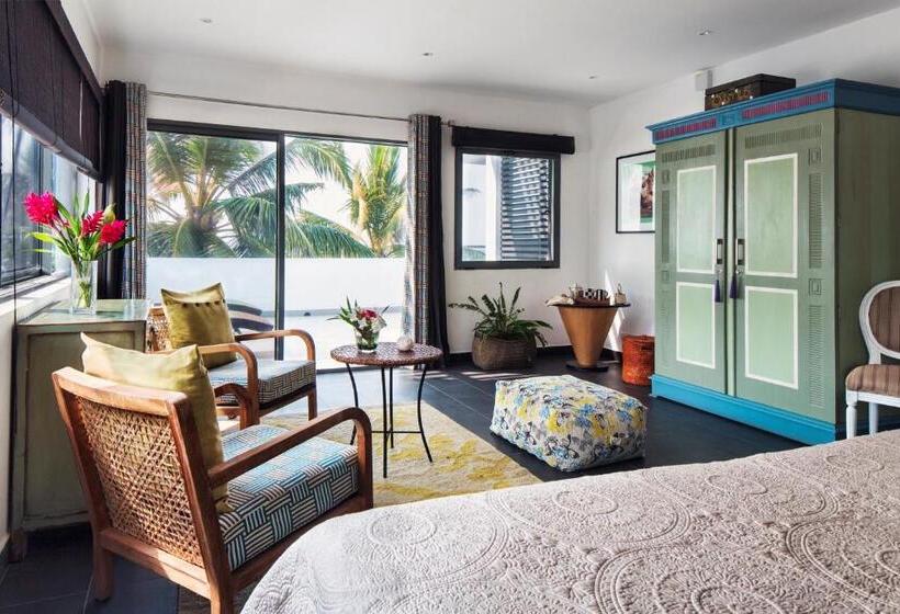 جناح, Owl And The Pussycat Hotel & Restaurant