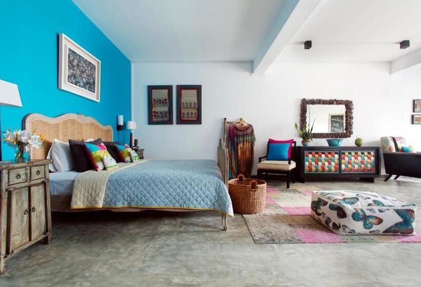 غرفة دور أخير, Owl And The Pussycat Hotel & Restaurant