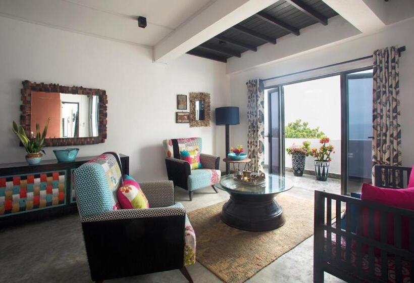 غرفة دور أخير, Owl And The Pussycat Hotel & Restaurant