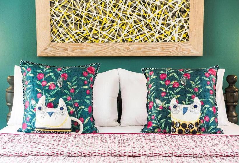 جناح غرفتين نوم, Owl And The Pussycat Hotel & Restaurant