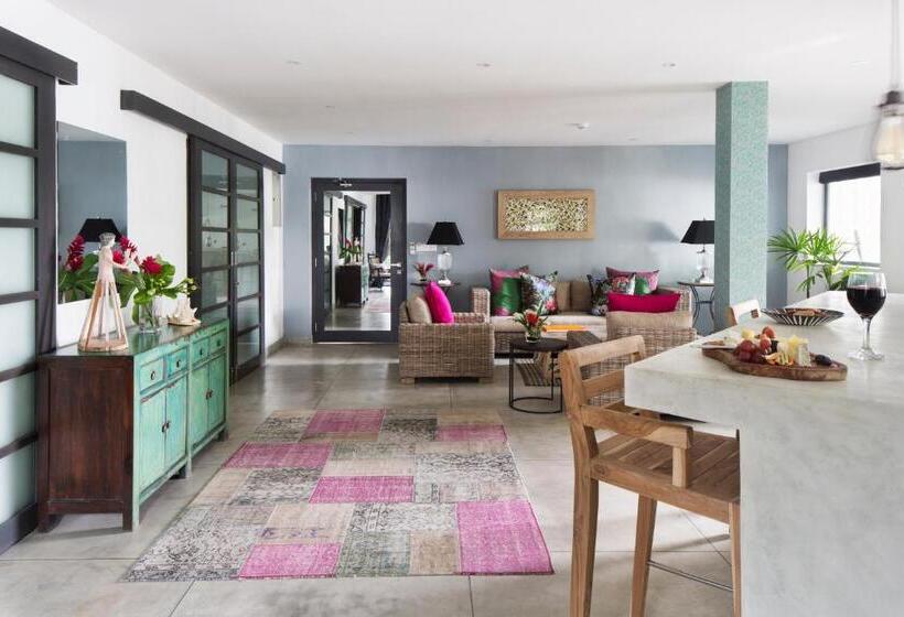 جناح غرفتين نوم, Owl And The Pussycat Hotel & Restaurant