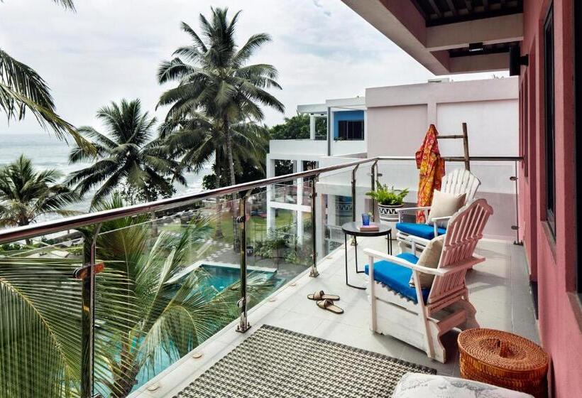 جناح, Owl And The Pussycat Hotel & Restaurant