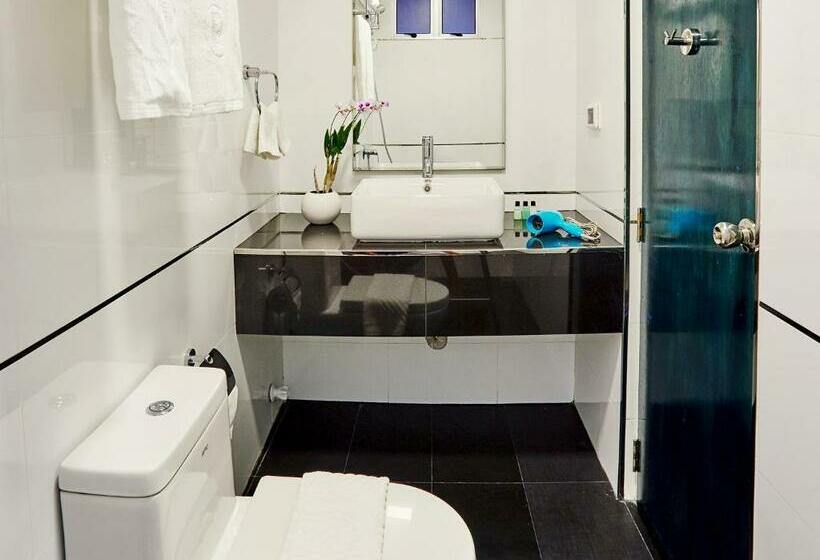 اتاق لوکس با چشم‌انداز دریا, Planktons Beach