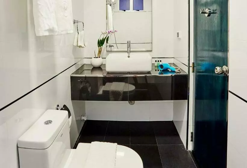 اتاق لوکس با چشمانداز دریا, Planktons Beach