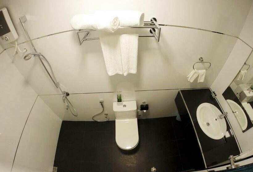 اتاق لوکس با چشم‌انداز دریا, Planktons Beach