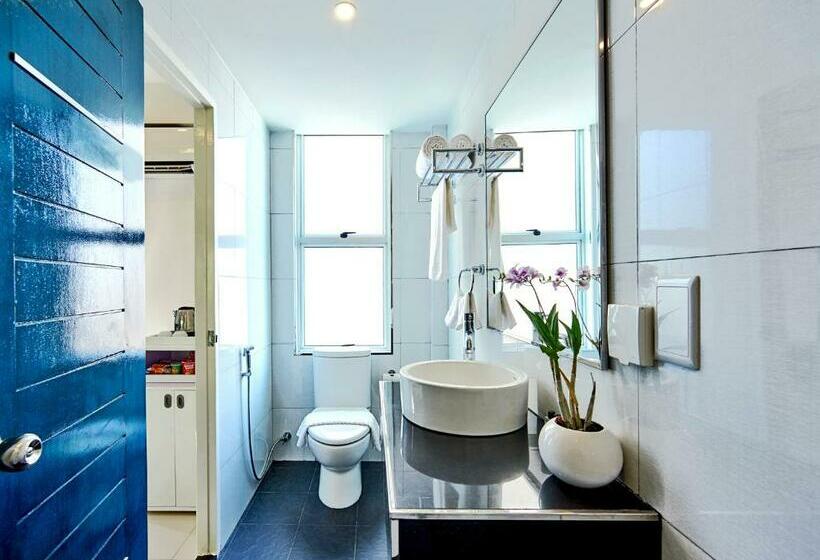 اتاق لوکس با چشم‌انداز دریا, Planktons Beach