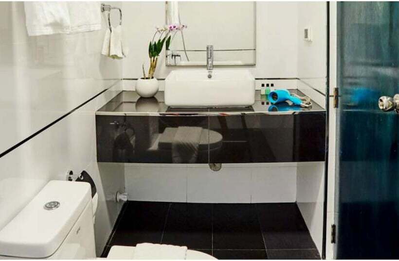 اتاق لوکس با چشم‌انداز دریا, Planktons Beach