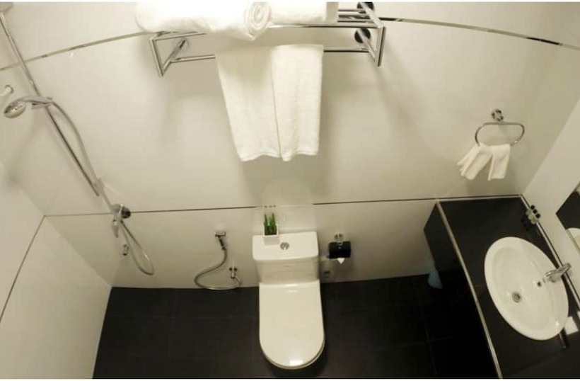 اتاق لوکس با چشم‌انداز دریا, Planktons Beach