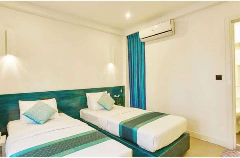 اتاق لوکس با چشم‌انداز دریا, Planktons Beach