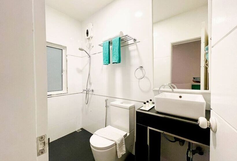 1 Bedroom Penthouse Apartment, Planktons Beach