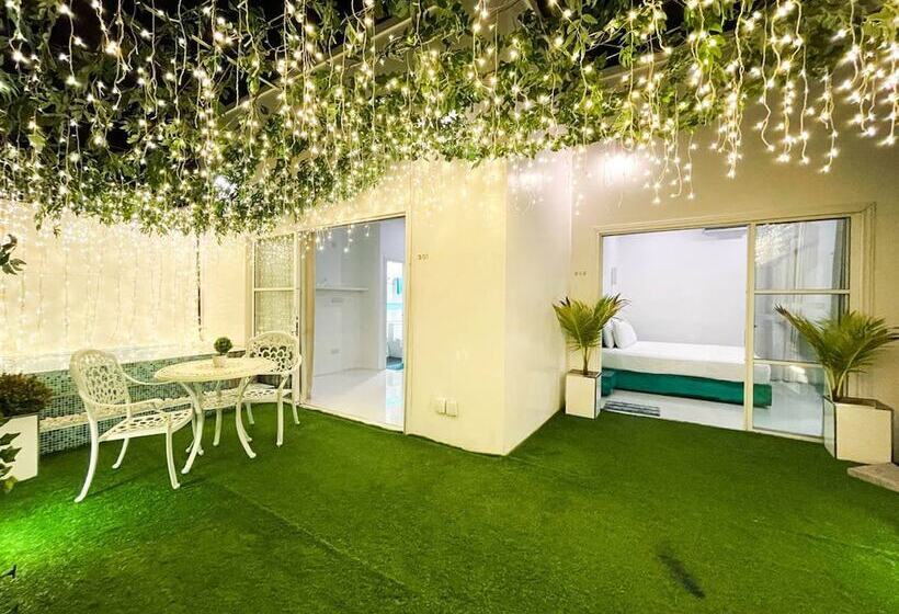 1 Bedroom Penthouse Apartment, Planktons Beach