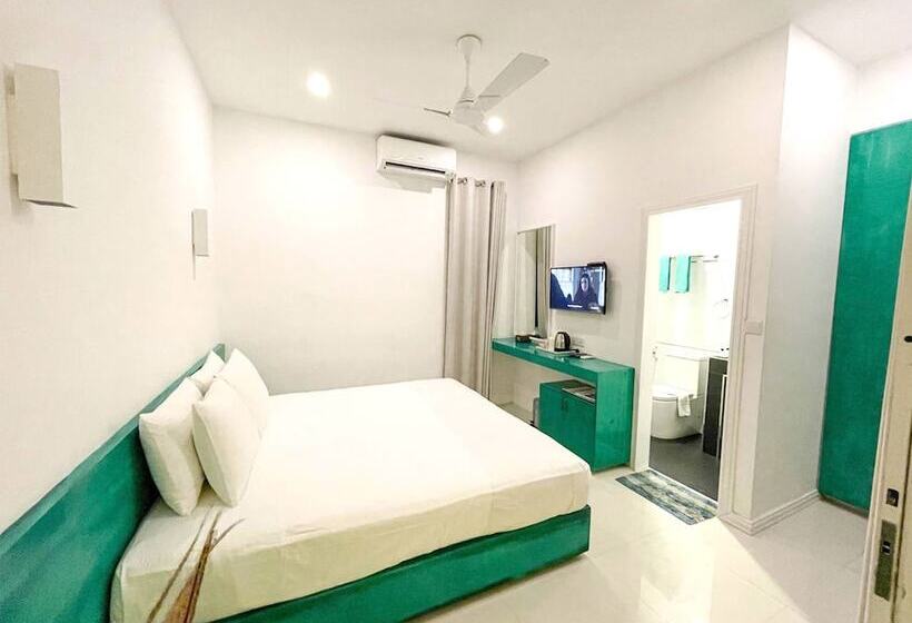 1 Bedroom Penthouse Apartment, Planktons Beach