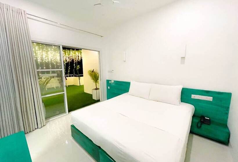 1 Bedroom Penthouse Apartment, Planktons Beach