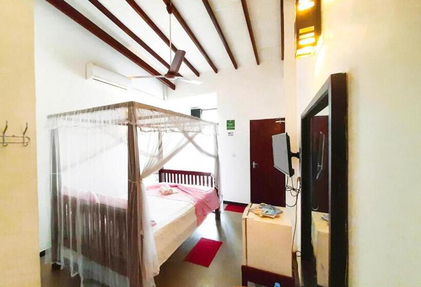 Номер Deluxe с Балконом, Unawatuna Guest