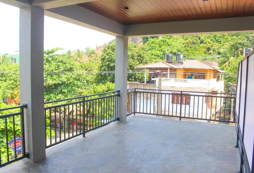 غرفة ديلوكس مزودة بشرفة, Unawatuna Guest