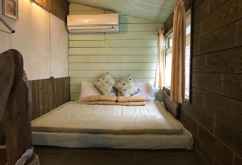 کلبه ییلاقی, A Home