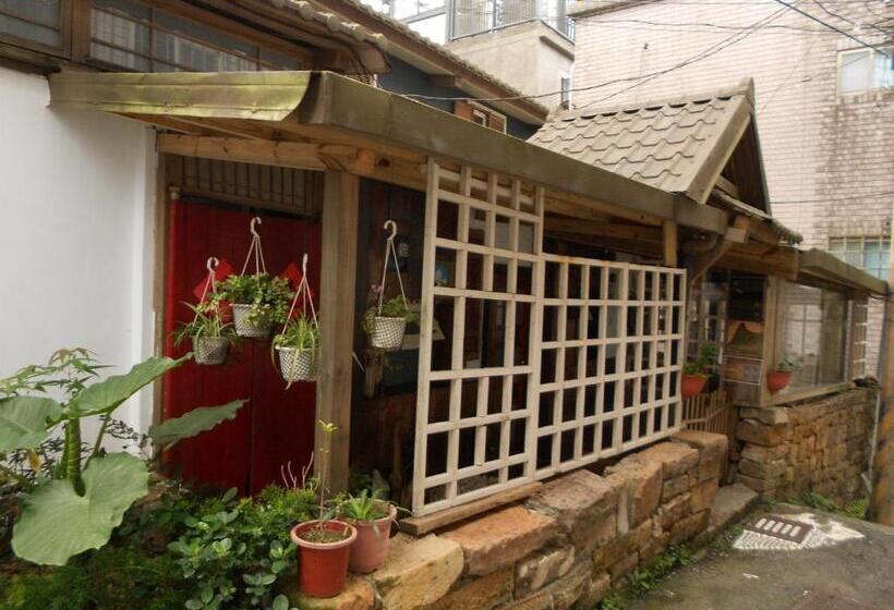 کلبه ییلاقی, A Home