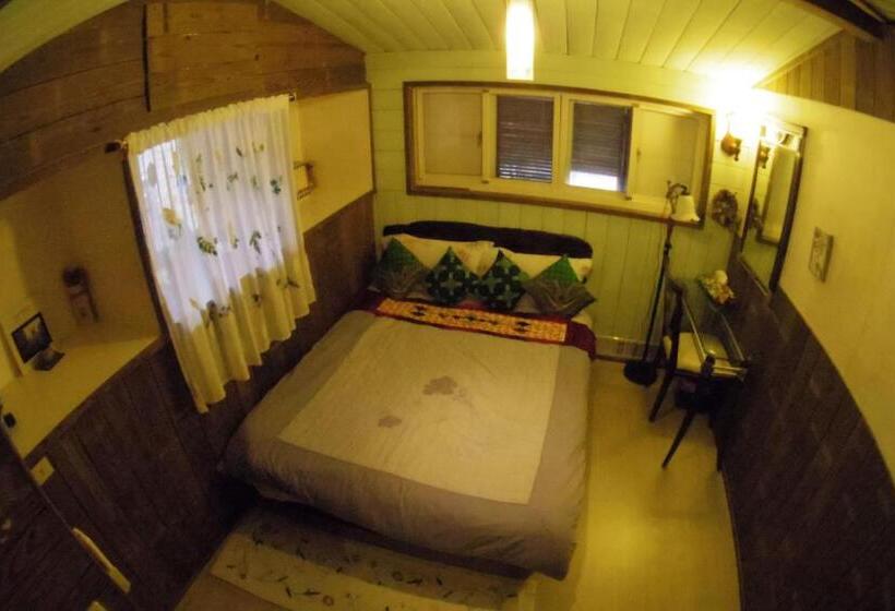 کلبه ییلاقی, A Home