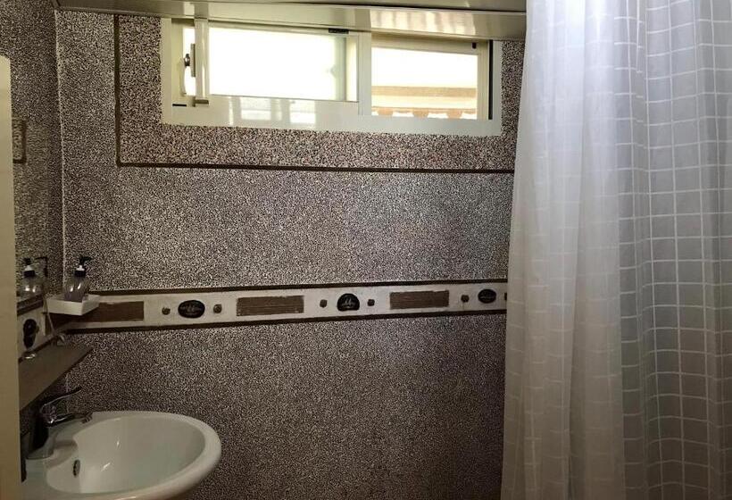 اتاق استاندارد, A Home