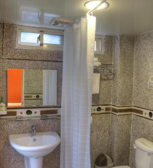 اتاق استاندارد, A Home