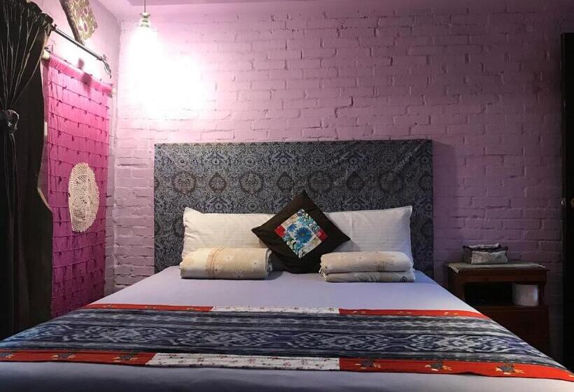 اتاق استاندارد, A Home