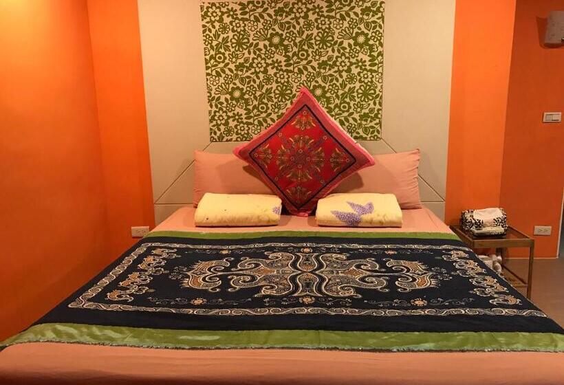 اتاق استاندارد, A Home