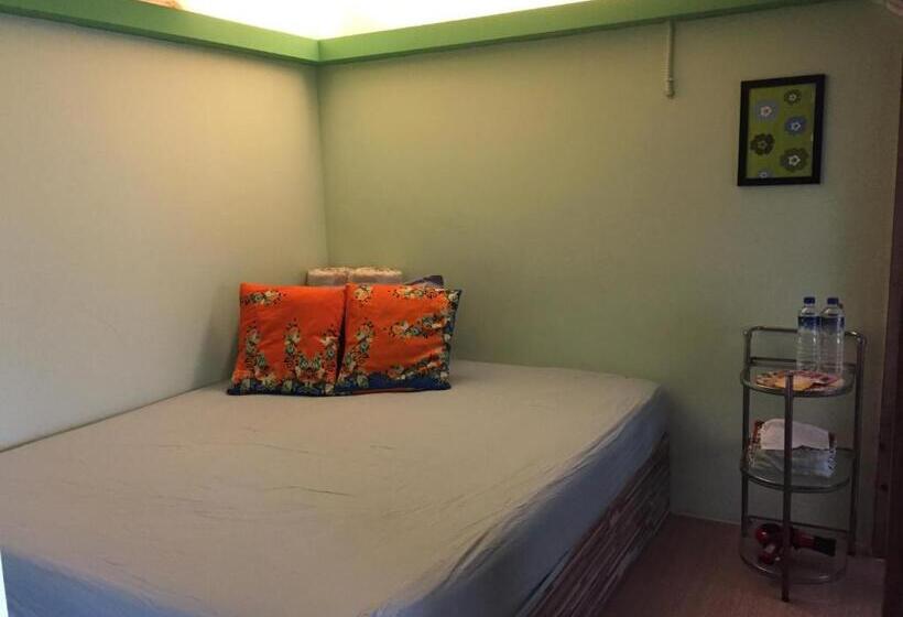 اتاق استاندارد یک نفره, A Home