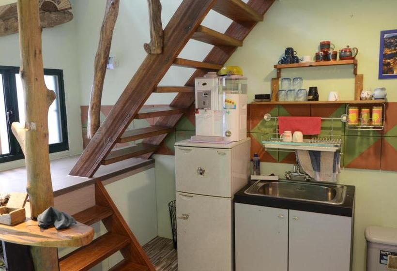 اتاق استاندارد سه نفره, A Home