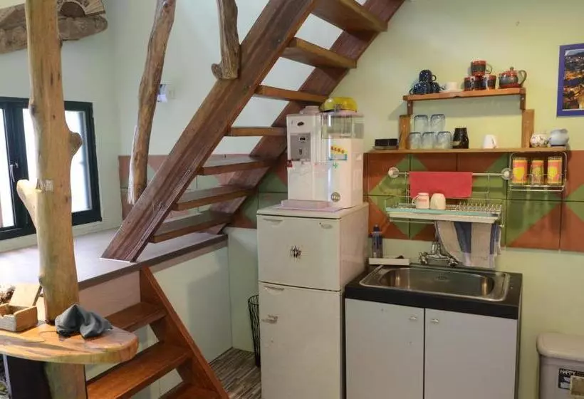 اتاق استاندارد سه نفره, A Home