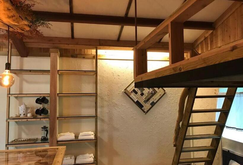 خانه 1 خوابه, A Home