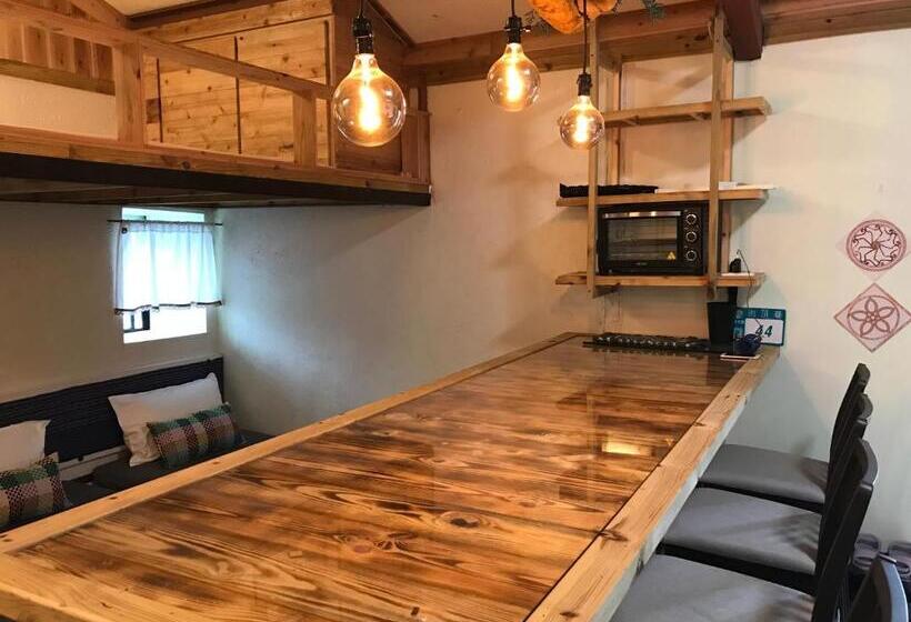 خانه 1 خوابه, A Home