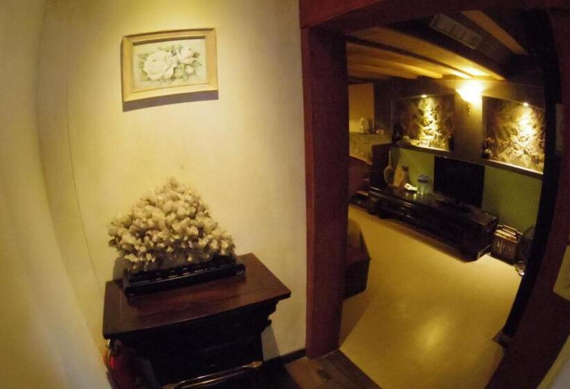 کلبه ییلاقی, A Home