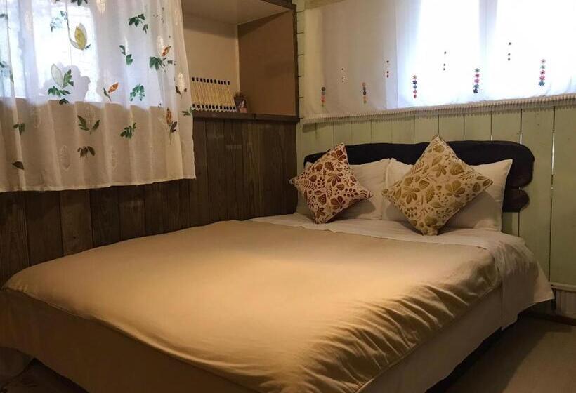 کلبه ییلاقی, A Home