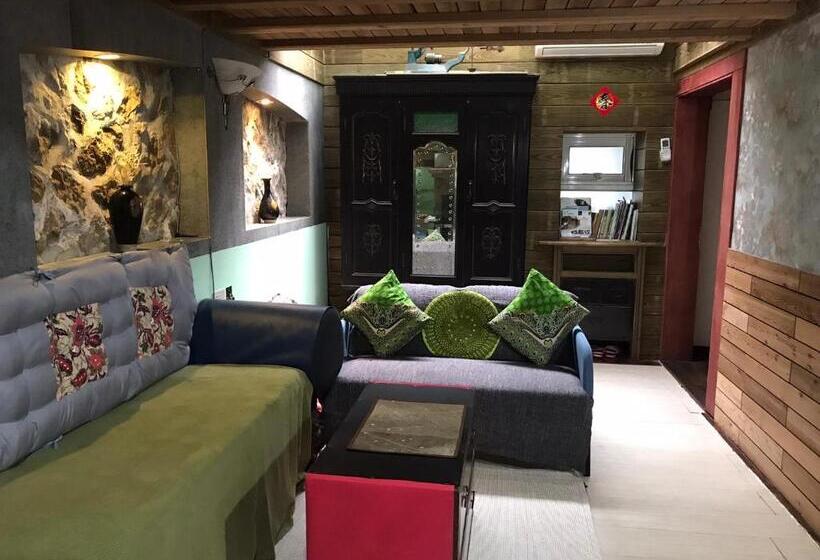 کلبه ییلاقی, A Home