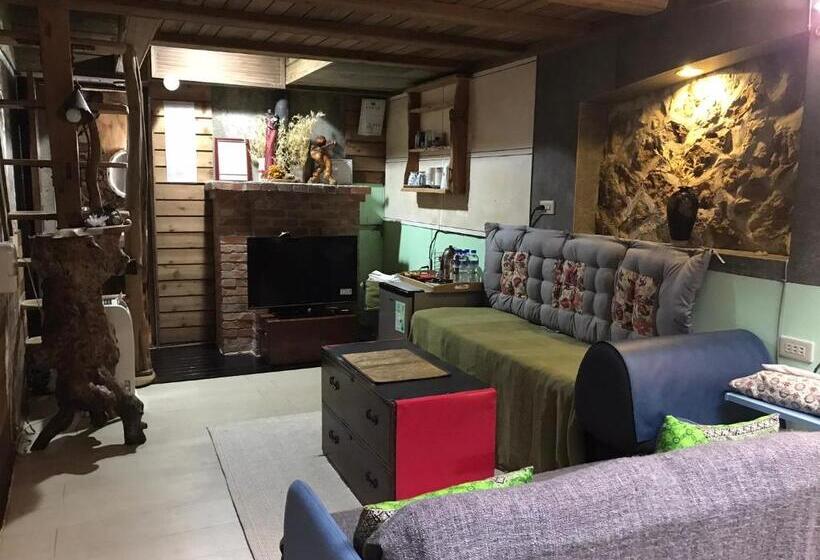 کلبه ییلاقی, A Home