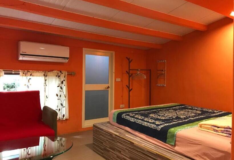 اتاق استاندارد, A Home