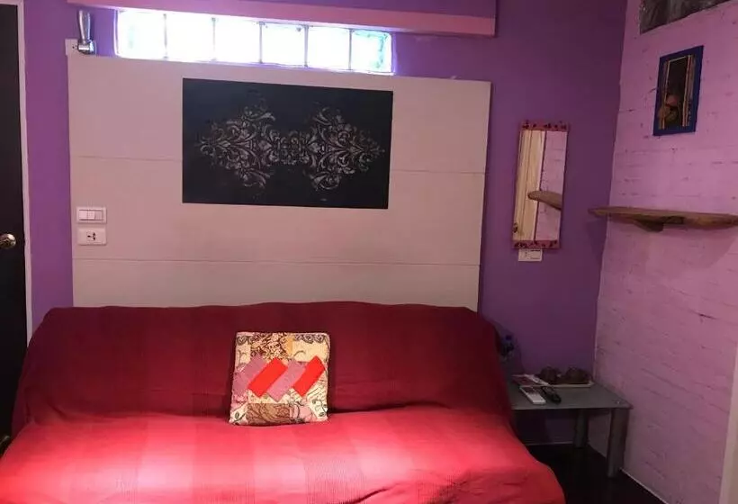 اتاق استاندارد, A Home