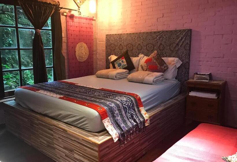 اتاق استاندارد, A Home