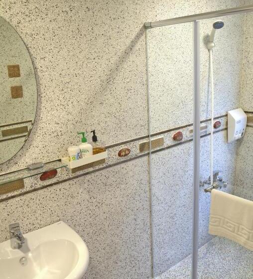 اتاق استاندارد, A Home