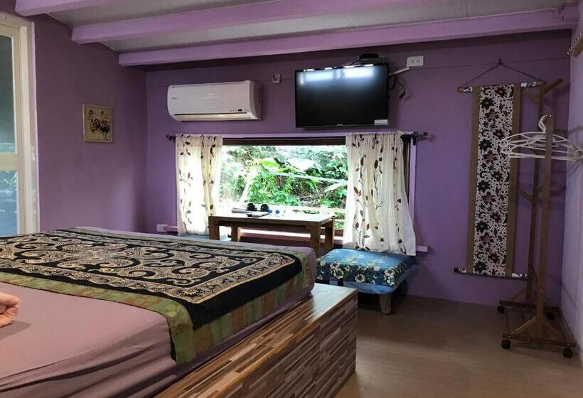 اتاق استاندارد, A Home