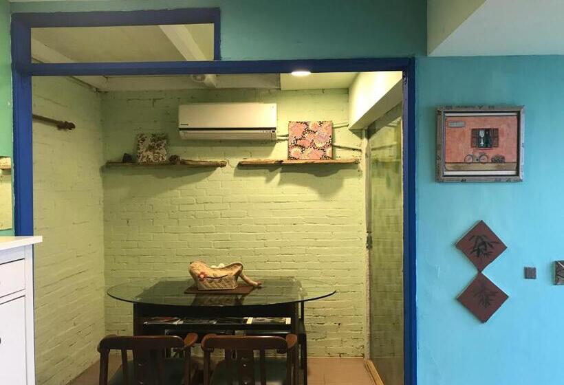 اتاق استاندارد, A Home