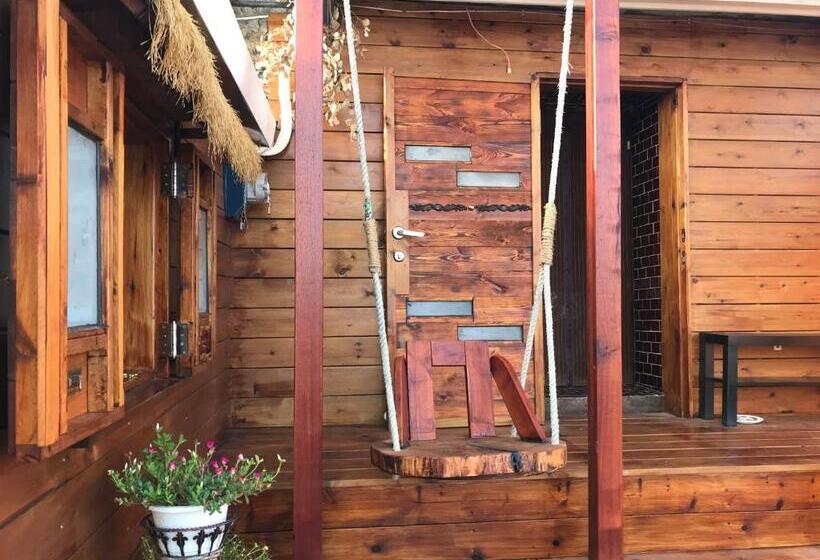 خانه 1 خوابه, A Home