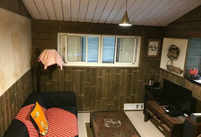 کلبه ییلاقی سوپریور یک خوابه, A Home