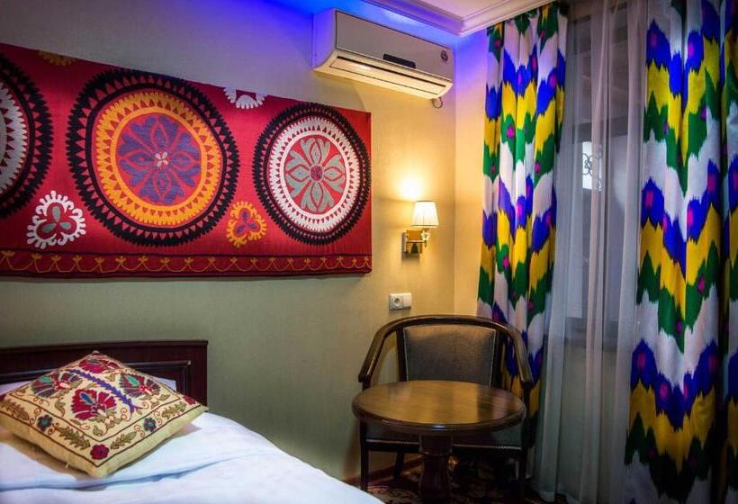 اتاق اکونومی یک تخته, Jahongir