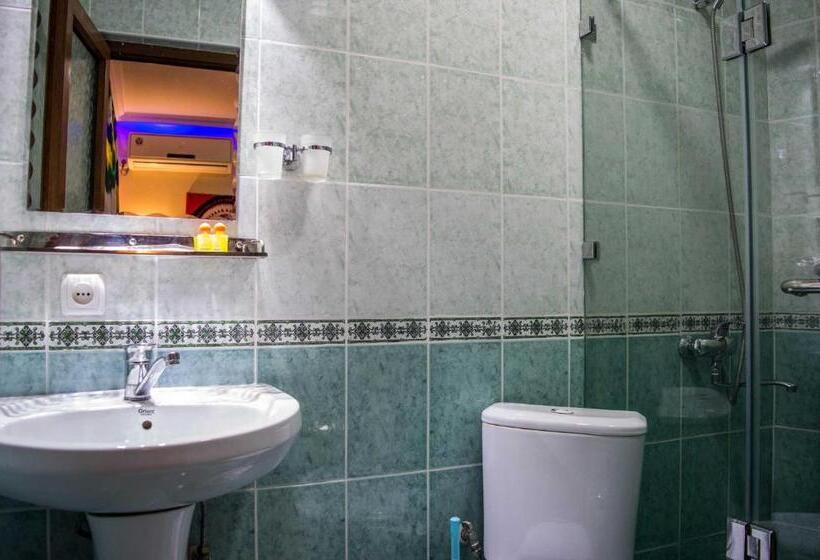 اتاق اکونومی یک تخته, Jahongir