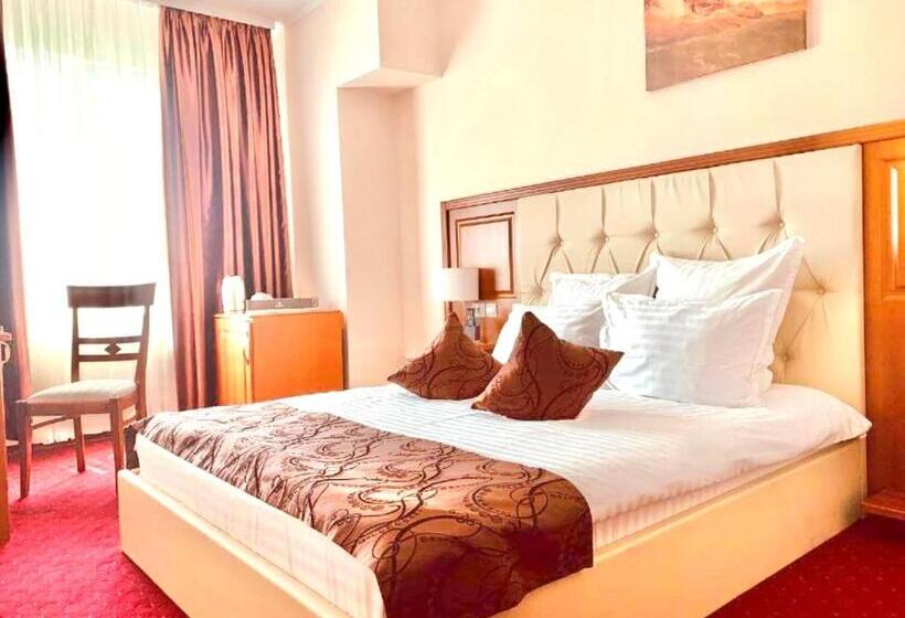 Quarto Economy Individual, Athos R.m.t