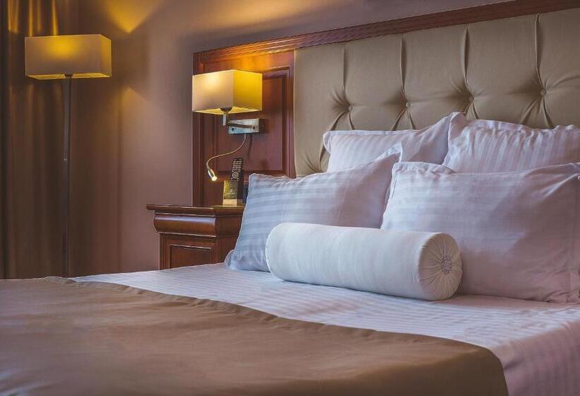 Quarto superior, Athos R.m.t