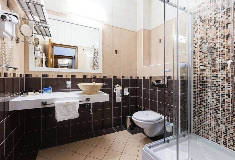 Quarto superior, Athos R.m.t