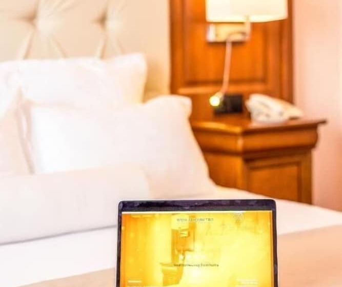 Quarto superior, Athos R.m.t