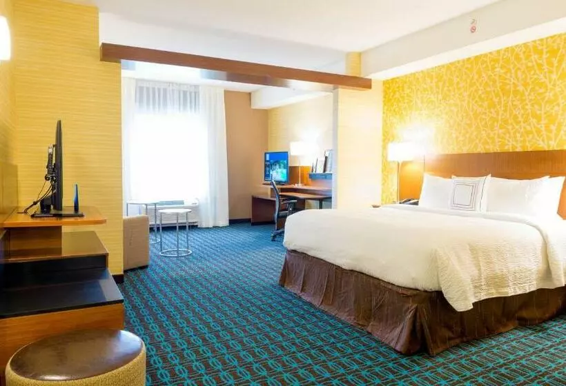 キングサイズベッドのスイートルーム, Fairfield Inn & Suites By Marriott Dickson